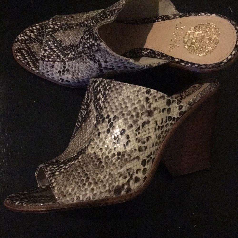 Vince Camuto Dormina Mystic Snake Blk/White slides